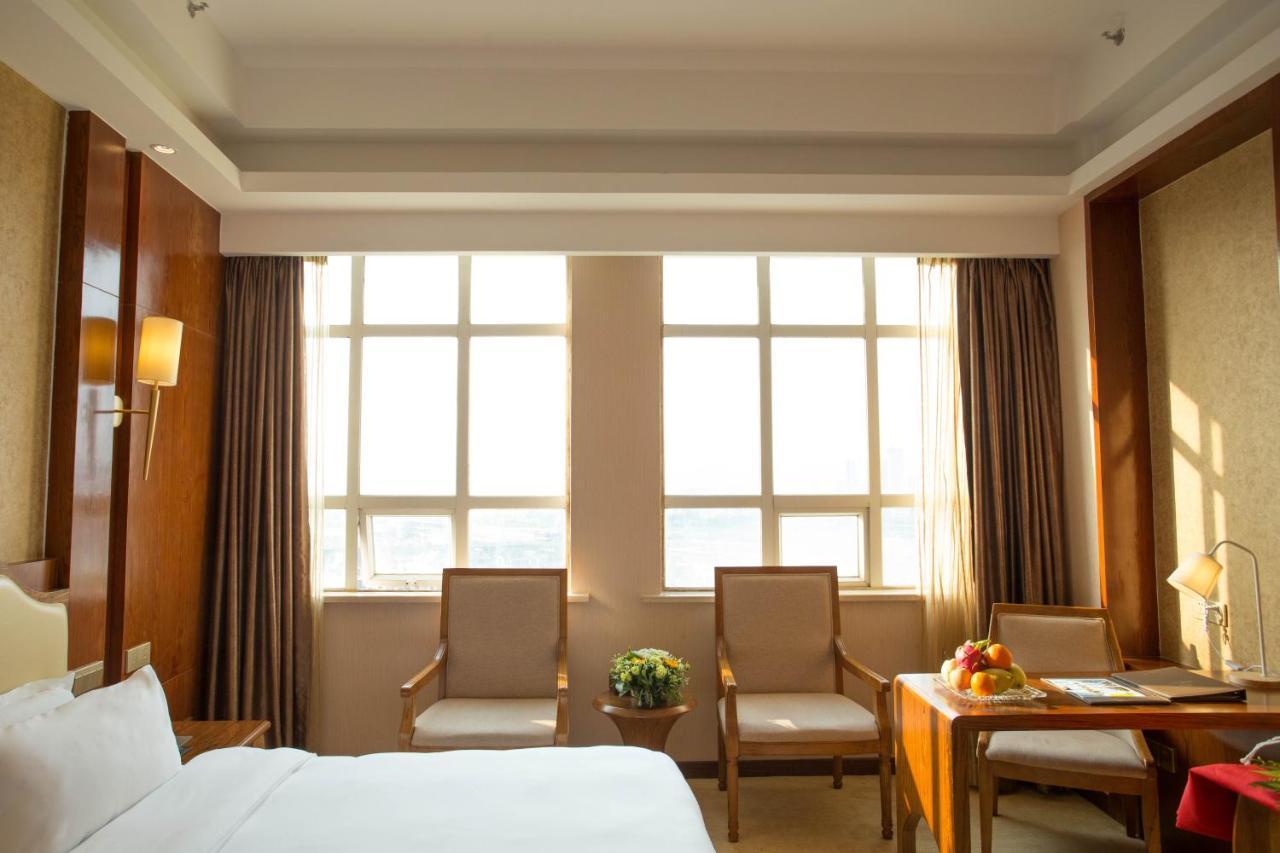 Hong Van Grand Hotel Mong Cai Екстериор снимка