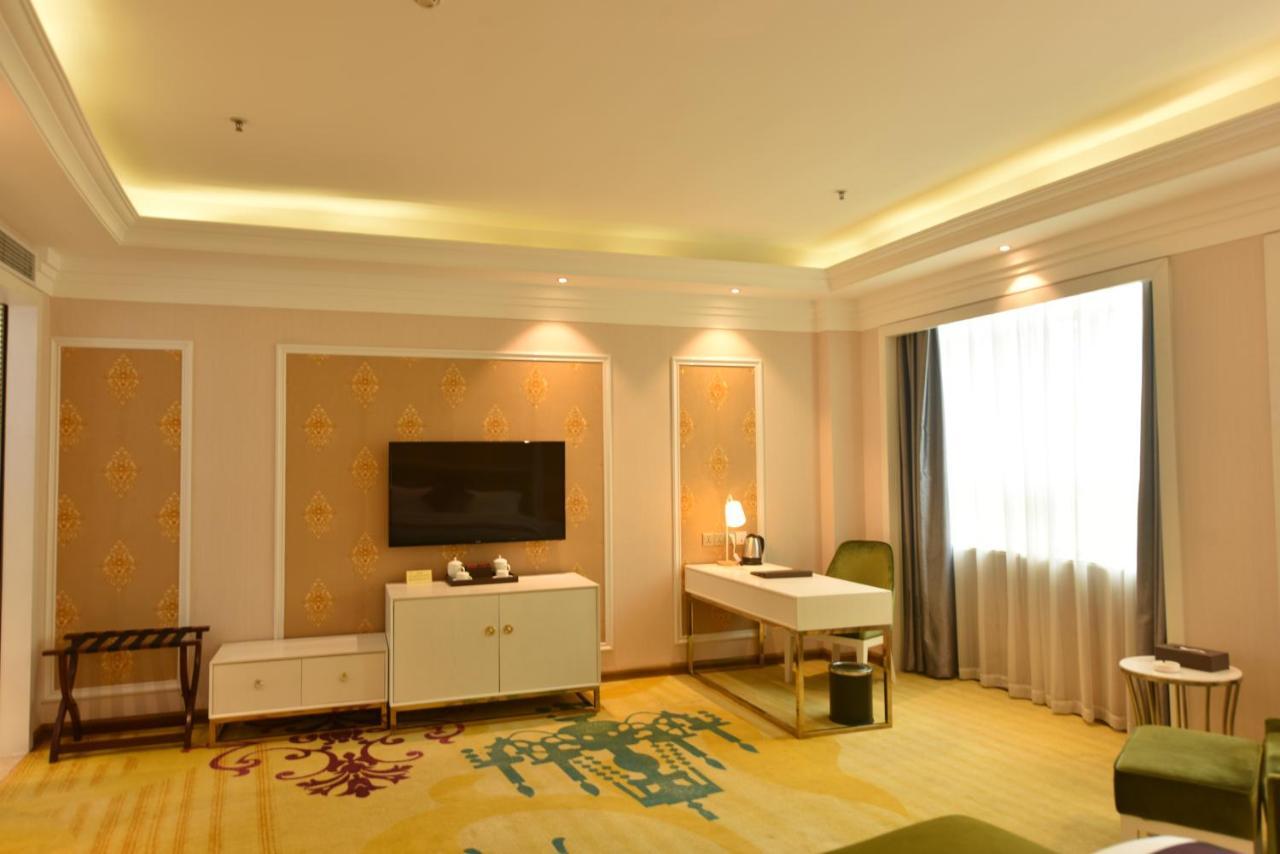 Hong Van Grand Hotel Mong Cai Екстериор снимка