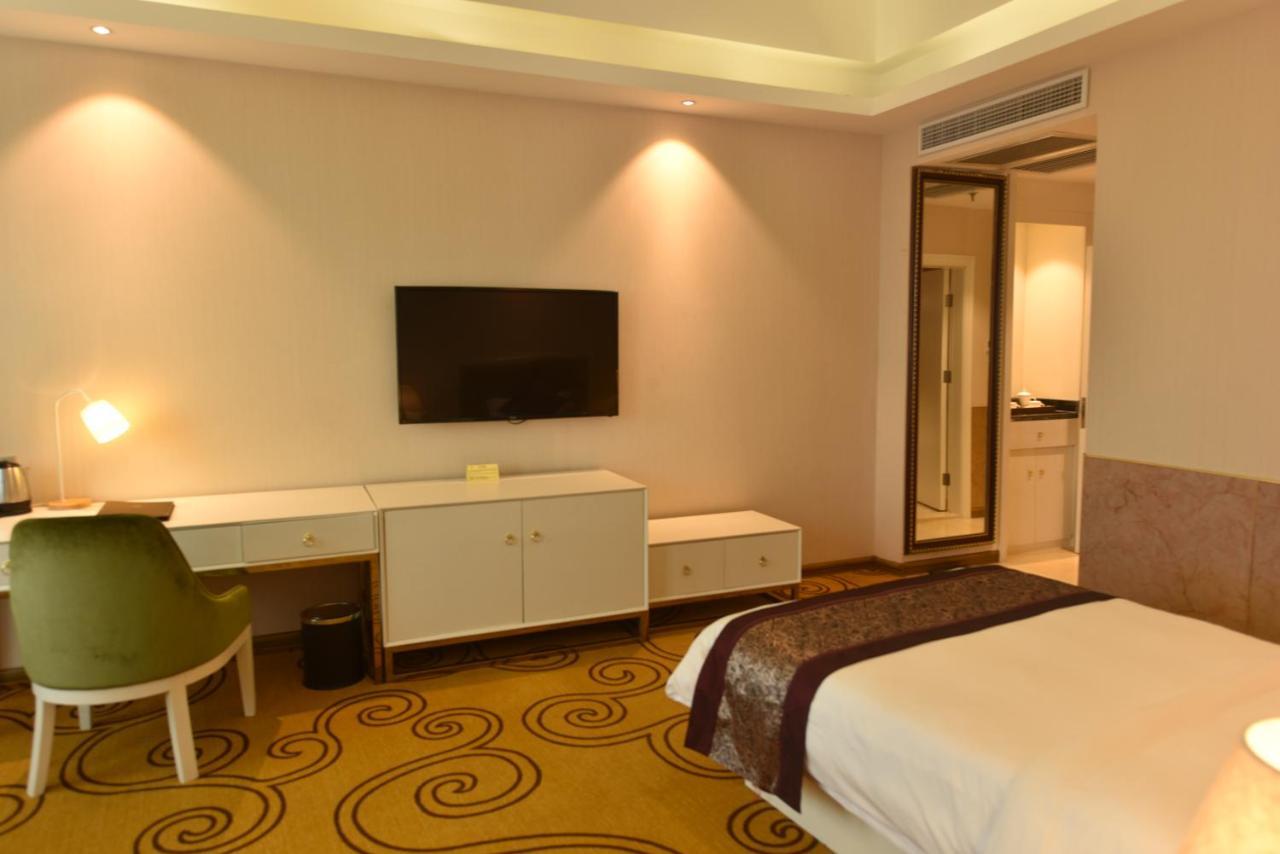 Hong Van Grand Hotel Mong Cai Екстериор снимка