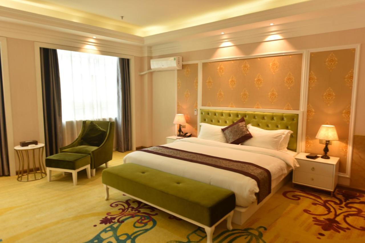 Hong Van Grand Hotel Mong Cai Екстериор снимка