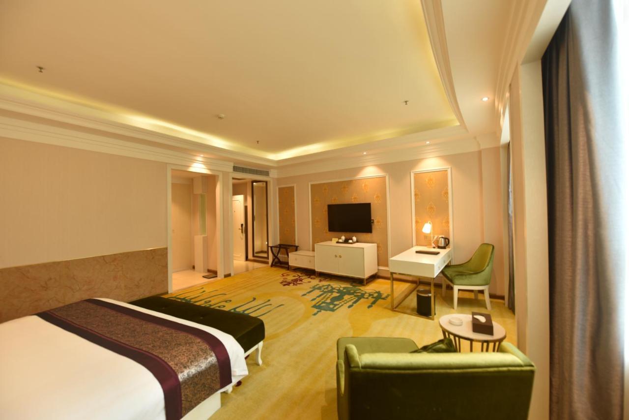 Hong Van Grand Hotel Mong Cai Екстериор снимка