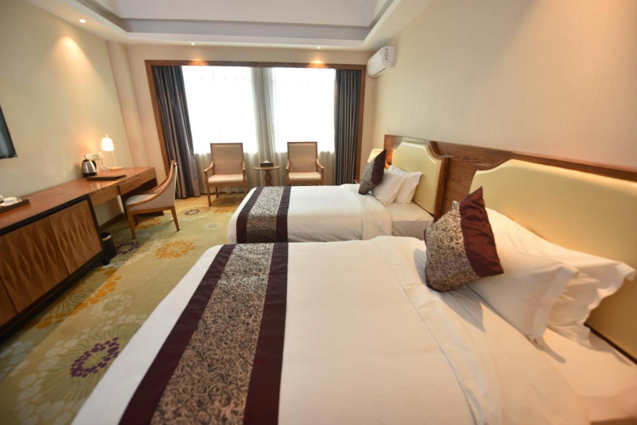 Hong Van Grand Hotel Mong Cai Екстериор снимка