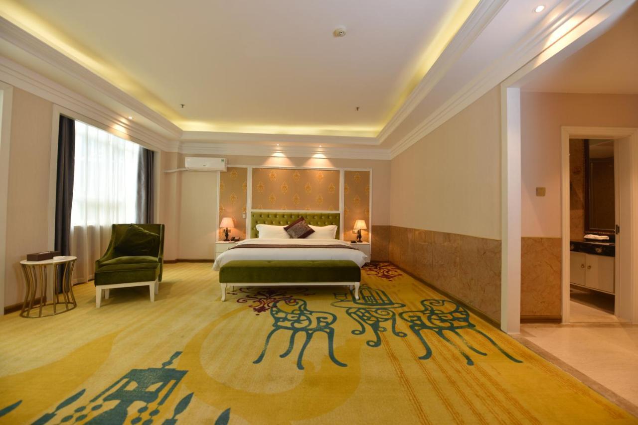 Hong Van Grand Hotel Mong Cai Екстериор снимка