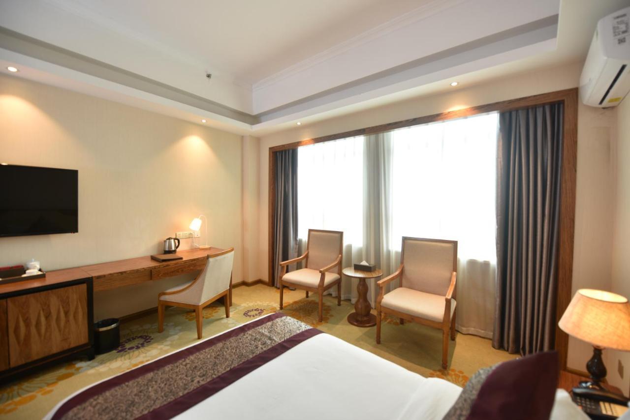 Hong Van Grand Hotel Mong Cai Екстериор снимка