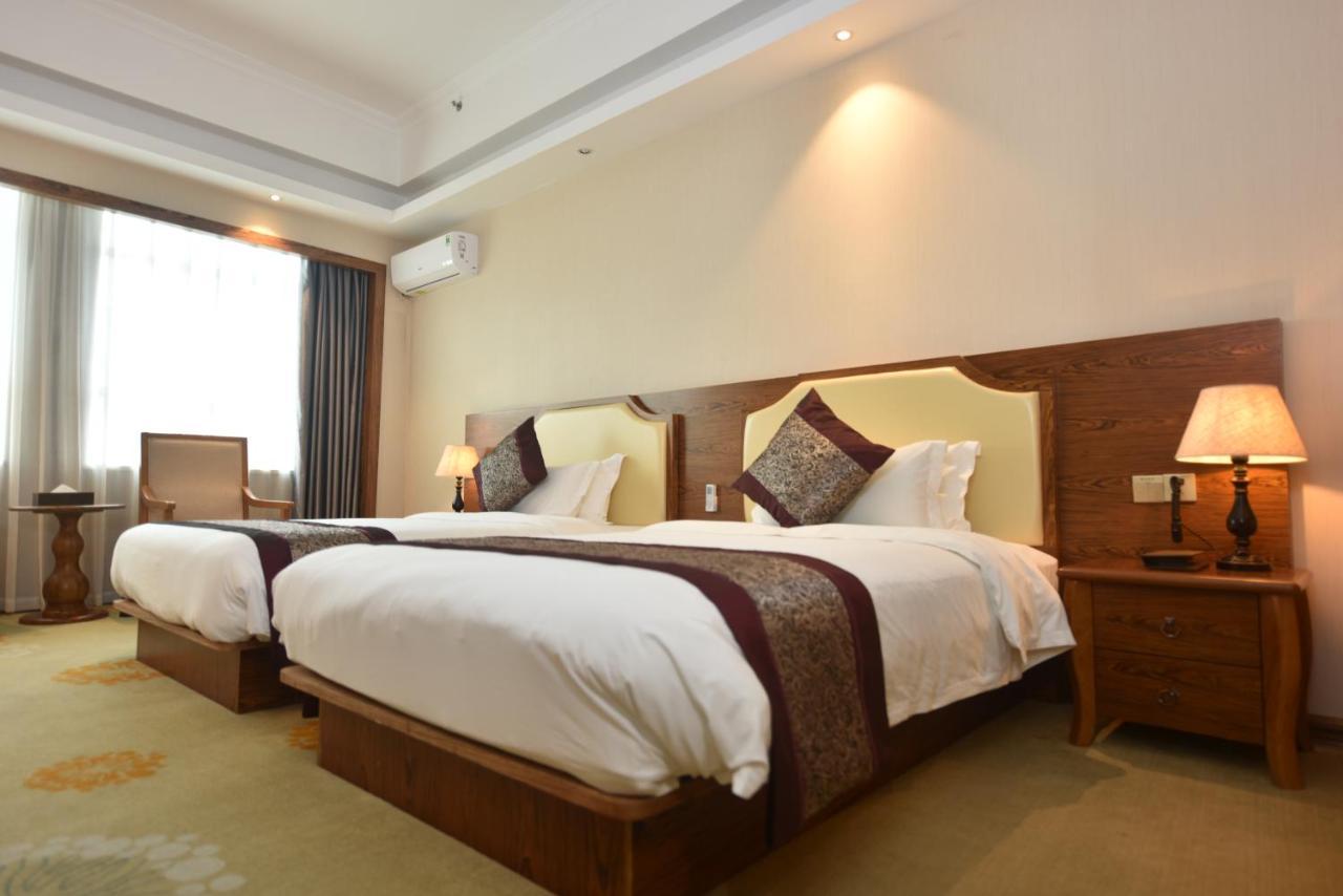 Hong Van Grand Hotel Mong Cai Екстериор снимка