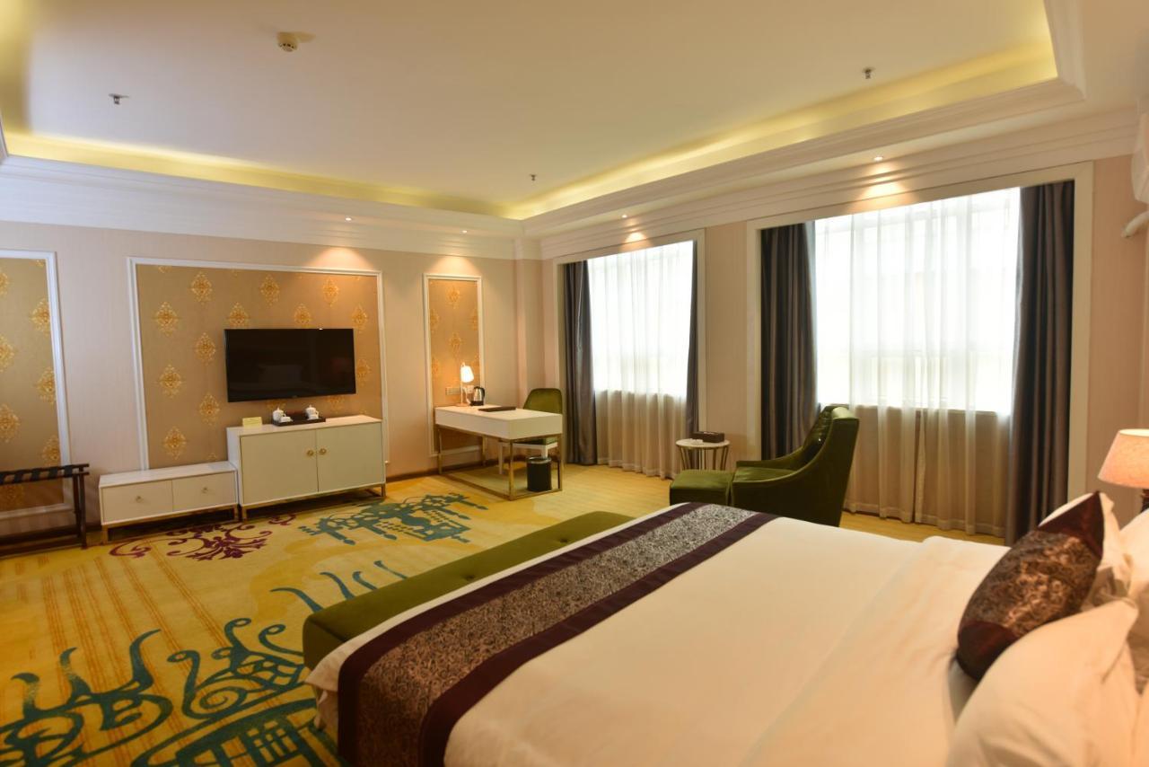 Hong Van Grand Hotel Mong Cai Екстериор снимка