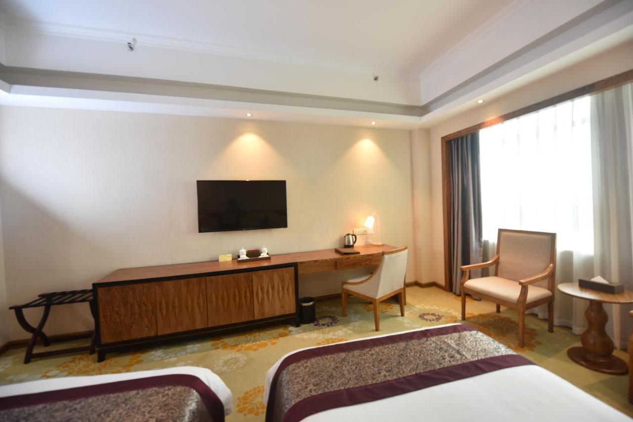 Hong Van Grand Hotel Mong Cai Екстериор снимка