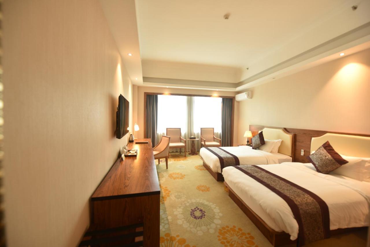 Hong Van Grand Hotel Mong Cai Екстериор снимка