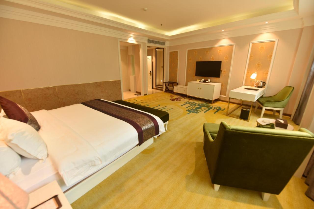 Hong Van Grand Hotel Mong Cai Екстериор снимка
