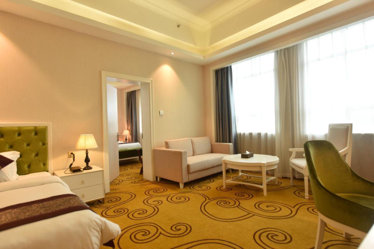 Hong Van Grand Hotel Mong Cai Екстериор снимка